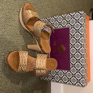 Isolá Tan & Gold Heels